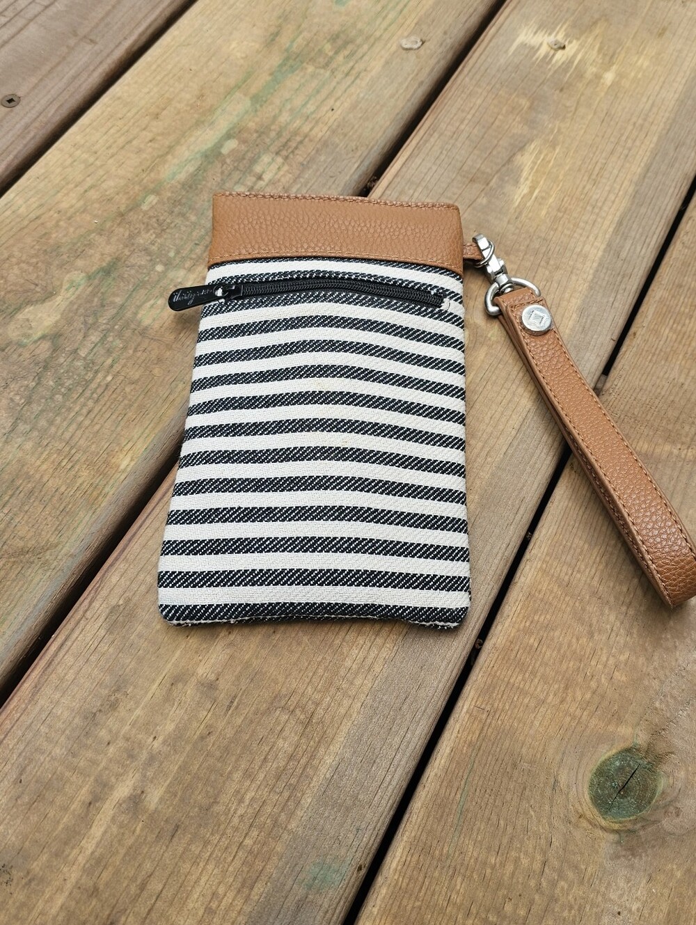 Thirty-One Striped Wristlet with Tan Trim